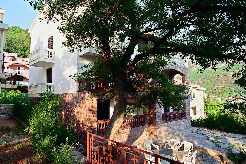Villa Sara Guesthouse Sveti Stefan Exterior foto